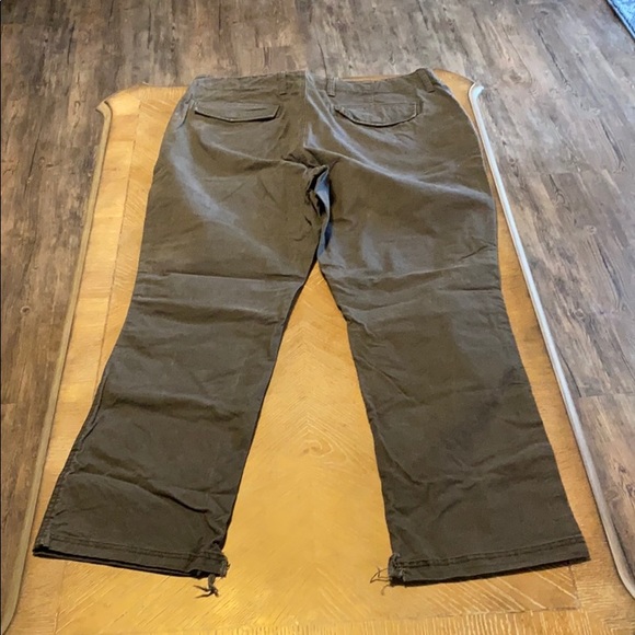 Old navy pants - Picture 3 of 4
